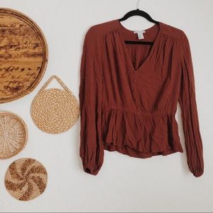🚚 MOVING SALE! 🚚 Burgundy faux button blouse